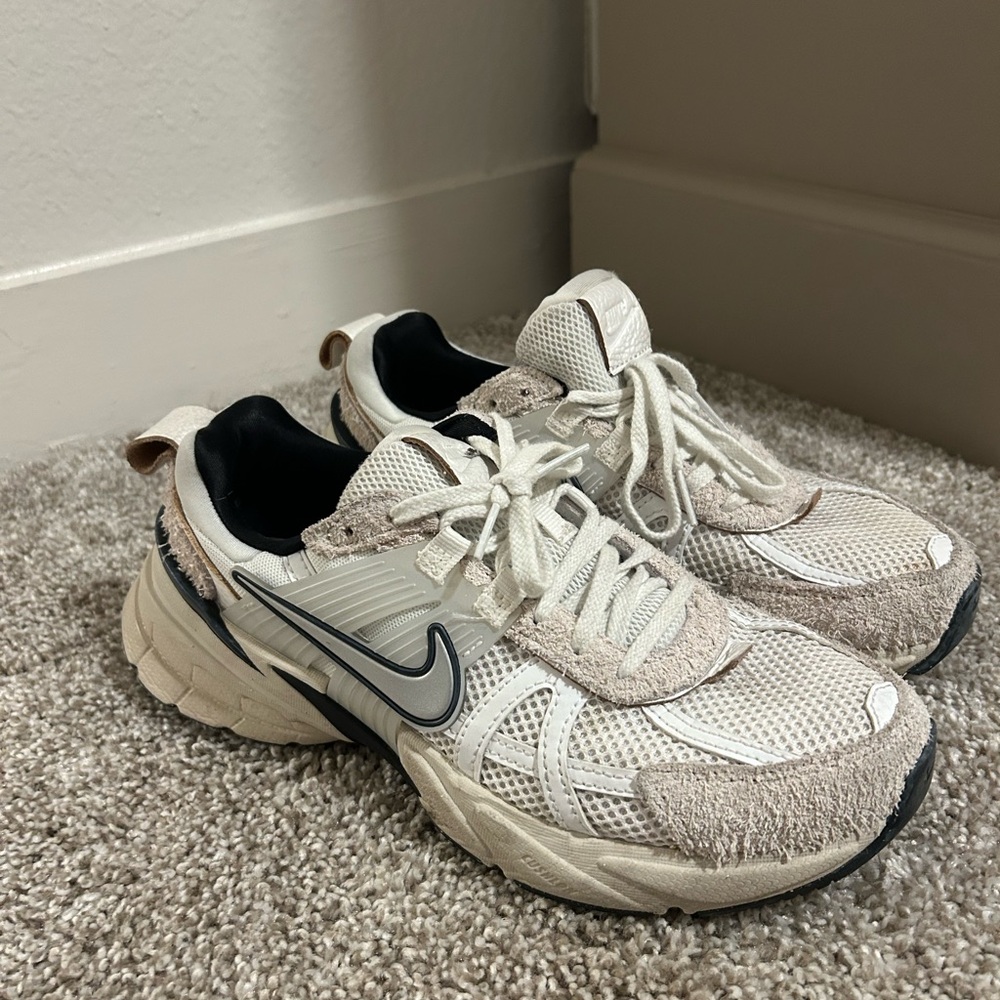 Nike White and Black Sneakers